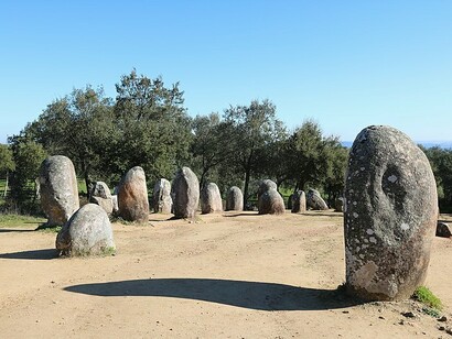 Cromeleque dos Almendres visto do sudoeste, Portugal