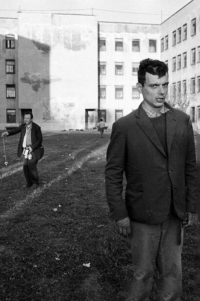 Residentes del Borda, principios de 1980. Por lsus pasillos pasaron personajes históricos como el petiso orejudo, Ricardo Melogno o Pérez Millán Temperley, todos enmarcados en una historia tan clínica como política