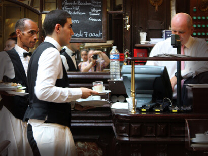 Al Bouillon Chartier l’ordinazione e il conto vengono appuntati sulle tovagliette di carta