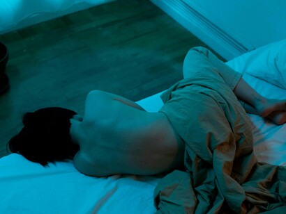 Falo no de The Maybe, uma obra controversa onde se dorme, ou se fingem sonhos, no espaço cultural