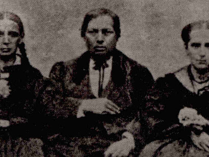 Benito Juárez en compañía de su hermana Nela (izquierda) y de su esposa Margarita.