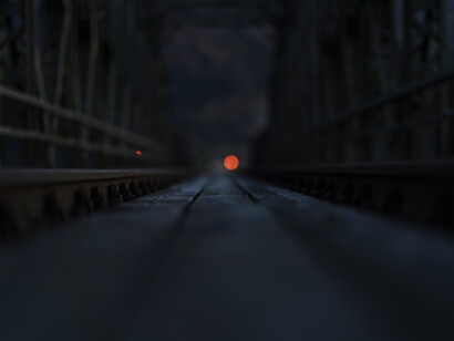 Puente antiguo en una noche tranquila