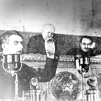 Lyssenko parlant au Kremlin in 1935. Derrrière lui : Stanislav Kosior, Anastas Mikoyan, Andrei Andreyev