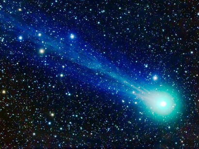 Vista de un cometa en el espacio