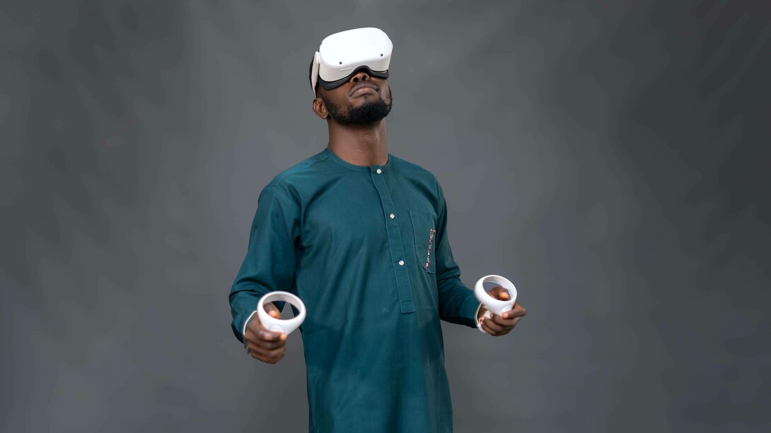 In the future, holographic projections, VR glasses or even brain implants will likely remove burdensome headsets