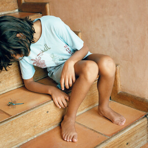 Yto Barrada, Blue Dragonfly (Aeshna Cyanea), 2009/2011, Fotografia cromogènica, Dimensions: 125 x 125 cm. Cortesia de l’artista i de la Galeria Sfeir-Semler, Beirut/Hamburg
