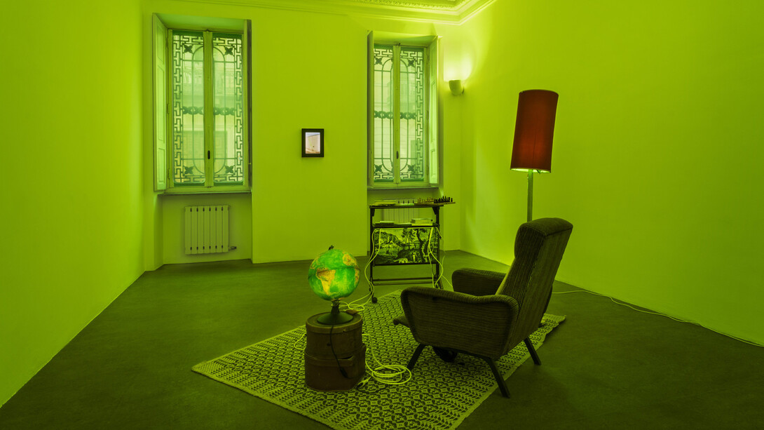 Roberto Casti, A melody from the outside, exhibition view. Courtesy of Galleria Simóndi