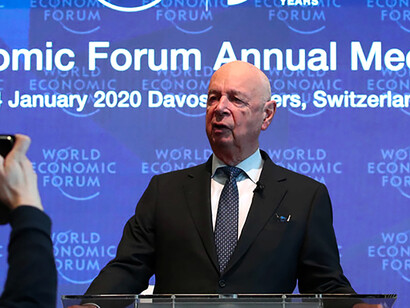 Klaus Schwab à Davos. La Déclaration met l'accent sur la "souveraineté totale et permanente de chaque État" sur ses ressources naturelles et sur toutes ses activités économiques et donne aux États la possibilité de nationaliser © Reuters/Denis Balibouse