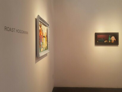 Roast Hoggmann. The World is Flat, Exhibition view. Courtesy of Craig Krull Gallery 