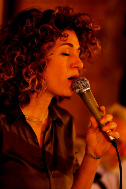 Chiara Minaldi. Le parole hanno un'anima è il suo nuovo album, un disco acustico, caratterizzato da atmosfere delicate e da suoni caldi e intimi