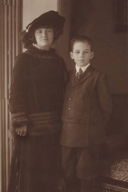 Mabel Dodge con il figlio John