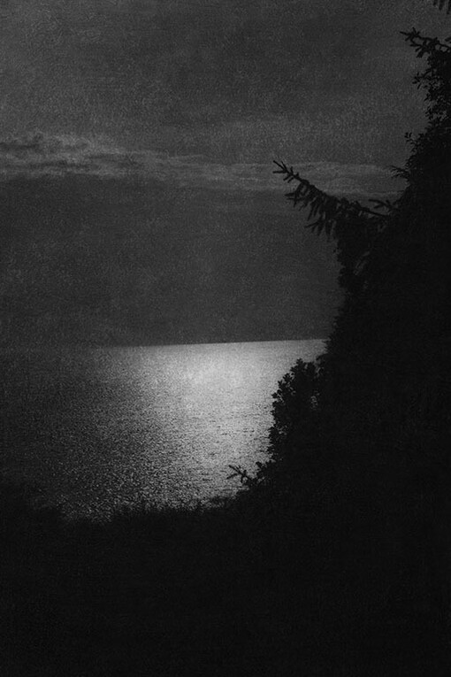 Jungjin Lee, Opening #10, 2016
Archival pigment print on Korean Mulberry Paper.