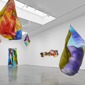 Sam Gilliam, Stitched, exhibition view. Courtesy of Pace Gallery