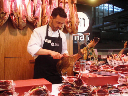Compensar los problemas de atención con buenos productos como el jamón ibérico