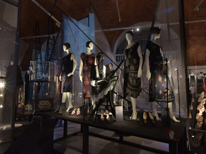 “A pocketful of dreams”. Art deco fashion in the collections of the State Hermitage Museum and Nazim Mustafayev, exhibition view. Courtesy of the State Hermitage Museum