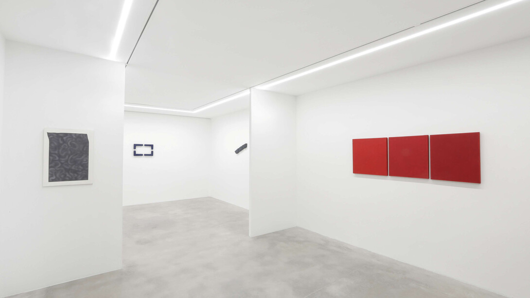 Pino Pinelli, Si può essere poeti con una sola parola. La pittura dagli anni Settanta a oggi, vista della mostra. Gentile concessione di Dep Art Gallery