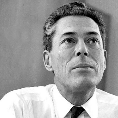 Jacques Monod (1910-1976), biochimiste français, a découvert le mécanisme de régulation des gènes avec l'opéron lactose. Il a montré comment l'expression des gènes peut être contrôlée, jetant les bases de la biologie moléculaire
