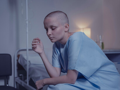Krebspatient. Wir wussten beispielsweise, dass das Cytomegalievirus (CMV) in Gliomen  häufig vorkommt, dachten aber, dass Krebszellen nichts mit CMV, sondern mit anderen Viren und Bakterien zu tun haben