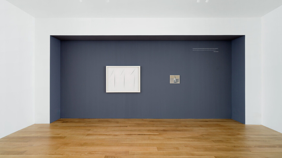 Au-Delà. Morandi/Fontana, veduta della mostra. Per gentile concessione di Tornabuoni Art