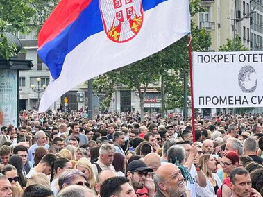 Tens of thousands of protesters blocked bridges during the “Serbia Against Violence” protest, demanding the president’s resignation