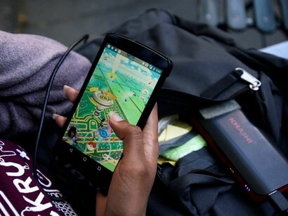 Jugando a Pokemon Go