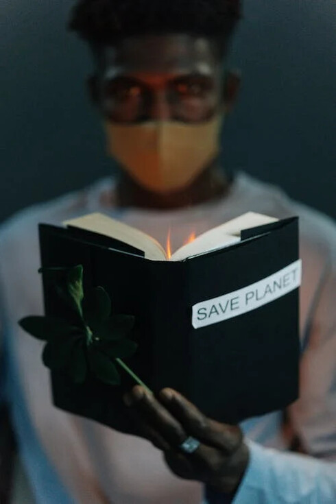Non sono tanto preoccupato per la Terra o per la Natura, che ne hanno viste ben di peggio, sono preoccupato per noi umani e soprattutto per le nostre generazioni di transizione che hanno potuto assistere, uniche nella storia, al cambiamento