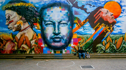 Mural De Hugo Chávez y su ascensión al cielo en Caracas