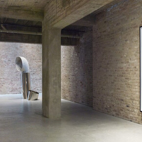 Kathryn Andrews, Exhibition view. Courtesy of König Galerie