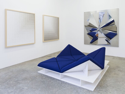 View of the exhibition "Paulin, Paulin, Paulin" at Galerie Perrotin, Paris from October 22 to December 19, 2015. From left to right: Tara Donovan, Pierre Paulin and Heinz Mack. Photo: Claire Dorn. © Tara Donovan. © Heinz Mack / ADAGP, Paris, 2015. Courtesy Paulin, Paulin, Paulin and Galerie Perrotin