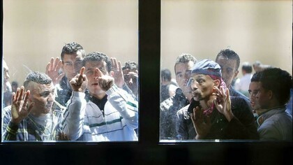 La polémica rodea a los CIEs desde su creación: se trata de cárceles donde se encierra hasta 60 días a extranjeros no por delinquir, sino simplemente por no tener papeles