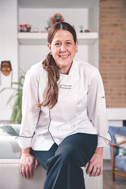 Ana Teresa Sanz comenzó un proyecto con Alimentos Polar y el libro 'Cocine fácil en casa con P.A.N.'. Asimismo, dirige un servicio de catering: 'Hecho por Ana T'