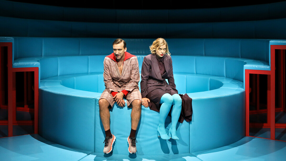 Eine zierde für den verein. Mit freundlicher genehmigung des Residenztheater