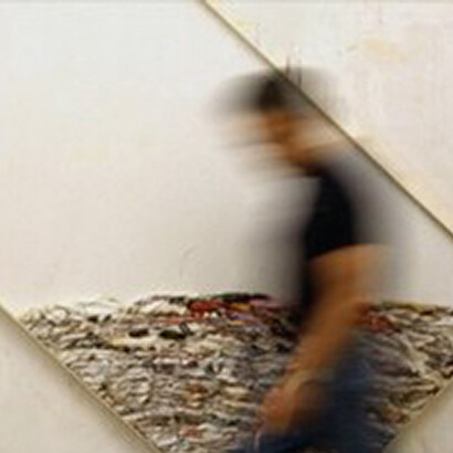 Giovanni Leto nel suo ex studio di Bagheria,1993