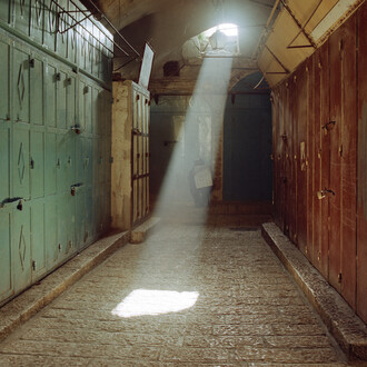 Giovanni Chiaramonte, Via Dolorosa Gerusalemme (detail), 1988. Courtesy of Viasaterna