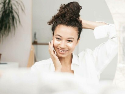A woman giving herself the care she wants and is in fact offering herself self-love