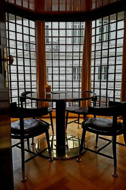 Looshaus, Vienna, Austria. Gli interni della Looshaus si contraddistinguono per la pura eleganza, uno stile lontano da tutto ciò che è "utile", come lo si intende oggi