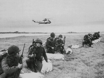 Infantes de Marina argentinos durante la Operación Rosario. Guerra de Malvinas, 2 de abril 1982