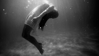 Les expériences de mort imminente. Pour beaucoup, cette expérience transcende les frontières de la réalité quotidienne