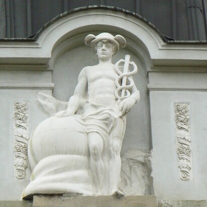 Marin Vasilev, Hermes. Ornamento proveniente dalla decorazione della facciata dell'allora Banca Sofia, oggi sede centrale della Banca DSK. Foto di Vassia Atanassova - Spiritia. Sofia, Bulgaria 