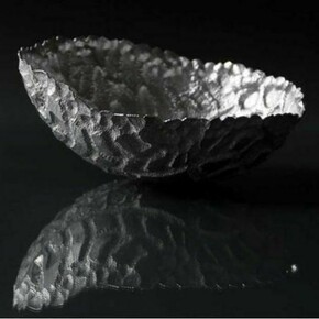 Yusuke Yamamoto, Frosty Alley, 2013, Hammer-raised and chased fine silver, W:17.3cm H:7.5cm