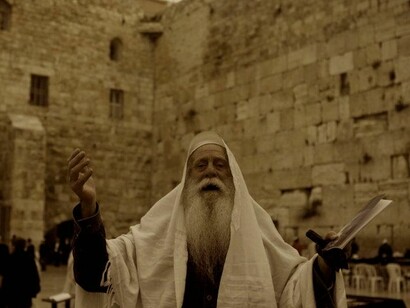 Un sacerdote judío en el Muro de las Lamentaciones