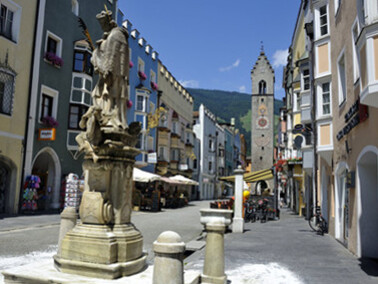 Centro storico con la Torre dei Dodici
