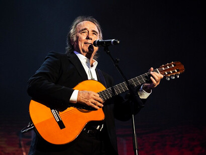 A sus 78 años, Joan Manuel Serrat resolvió bajarse de los escenarios, aunque no de la música. El 27 de abril inició su despedida con un masivo concierto en Nueva York
