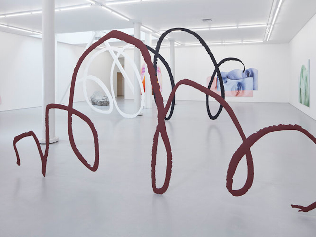 "Urs Fischer: Mind Moves", Installation view, Artworks © Urs Fischer, Photo by Johnna Arnold. Courtesy of Gagosian
