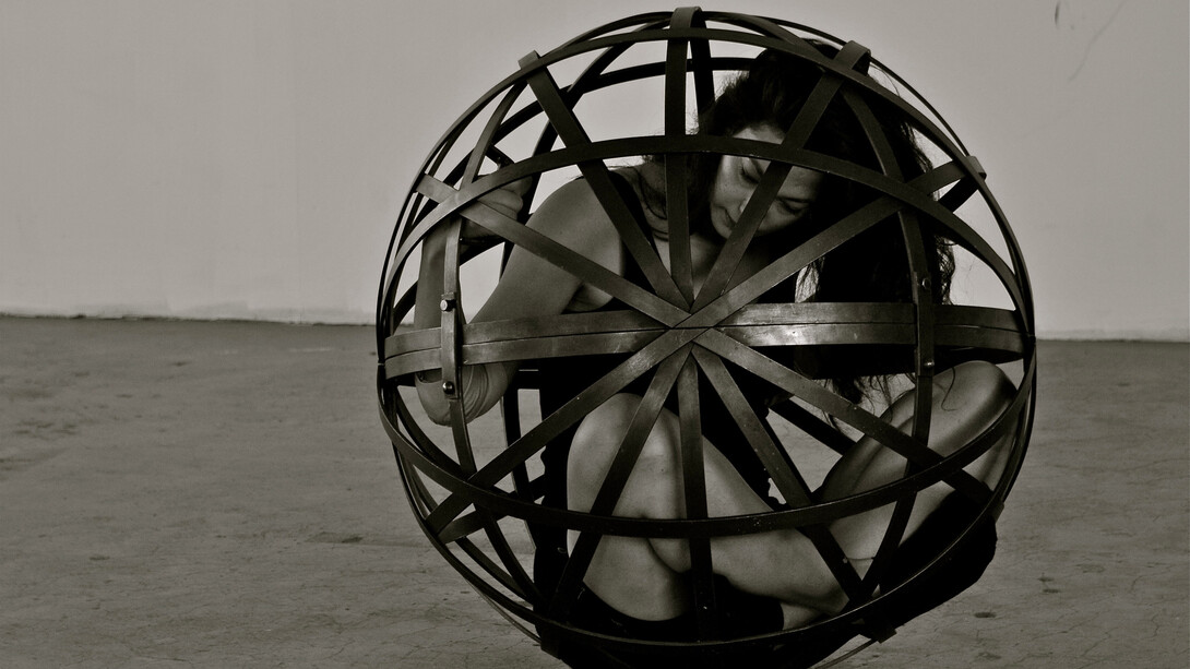 Kalliopi Lemos
At The Centre Of The World, 2015. 
16mm B&W film with sound, duration 8’29’’

Courtesy of the artist and photographer Rowan Durrant
