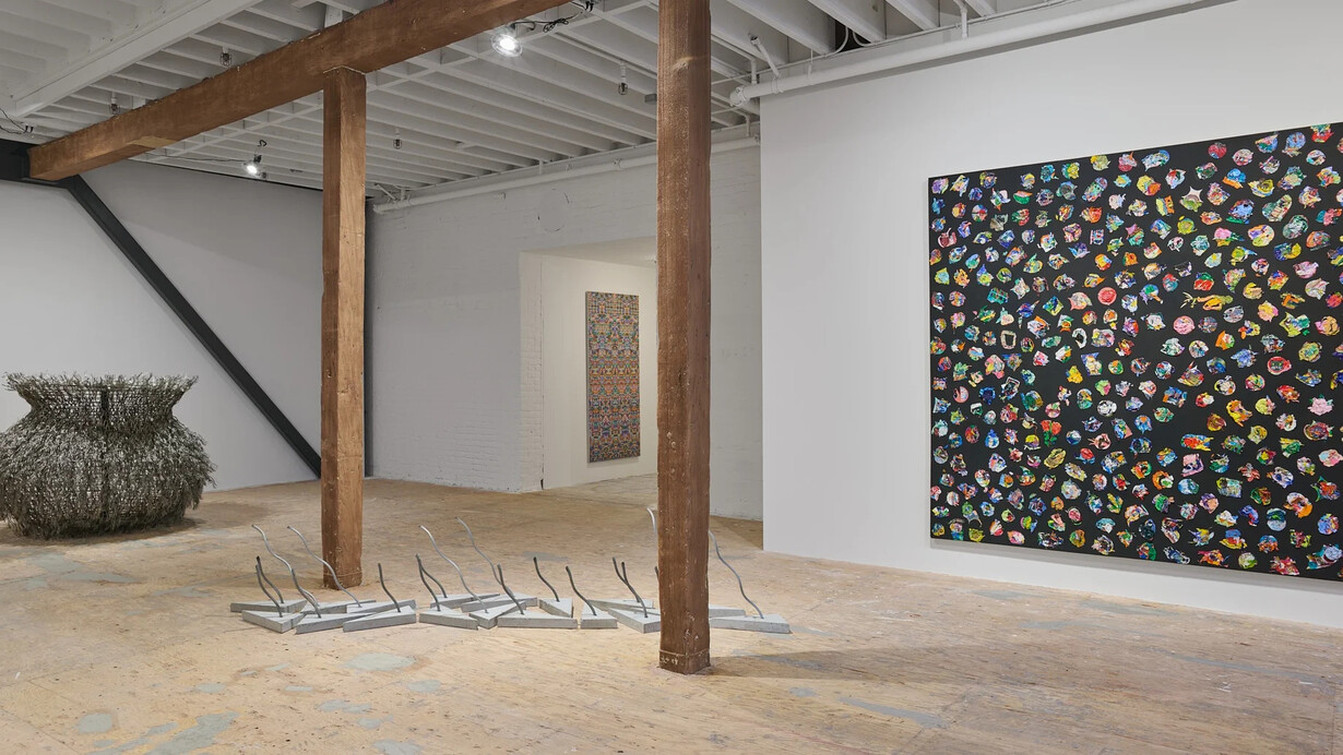 Peter Young and Maren Hassinger, Forms unbound, exhibition view. Courtesy of Gallery Wendi Norris