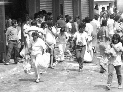 El caracazo dejó disturbios en las calles, violencia, represión por parte de los cuerpos de seguridad del Estado y un gran número de muertos