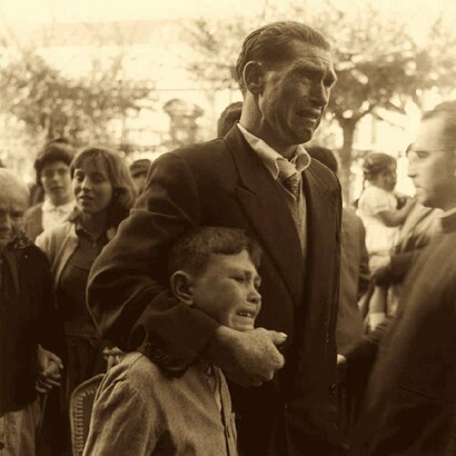 Pocas fotografías ilustran mejor el drama de la emigración gallega que esta de Manuel Ferrol