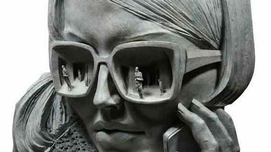 Paul Day, I-people (woman), 63 x 50 x 28 cm,
White coloured bronze, POA