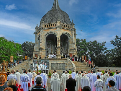 La basilique de Sainte-Anne d’Auray. Chaque année, le 26 juillet, jour de la fête de Sainte Anne, le sanctuaire accueille une grande procession et des célébrations spéciales pour les pèlerins © Le Telegramme/Juliette Pavy